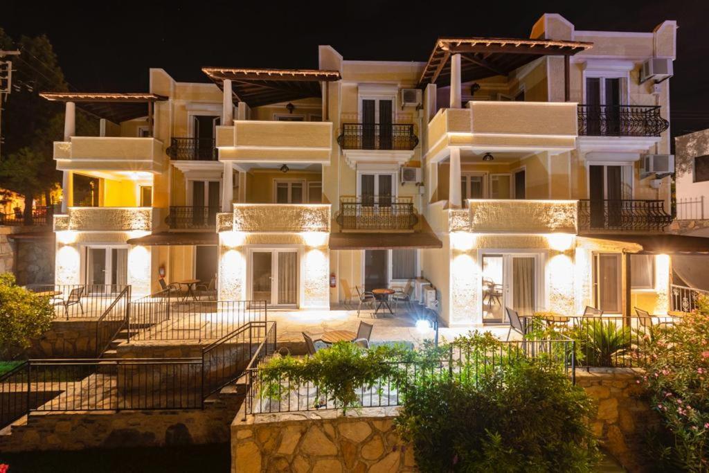 Farrys Boutique Hotel & Beach Club - 얄리카베크 외부 사진