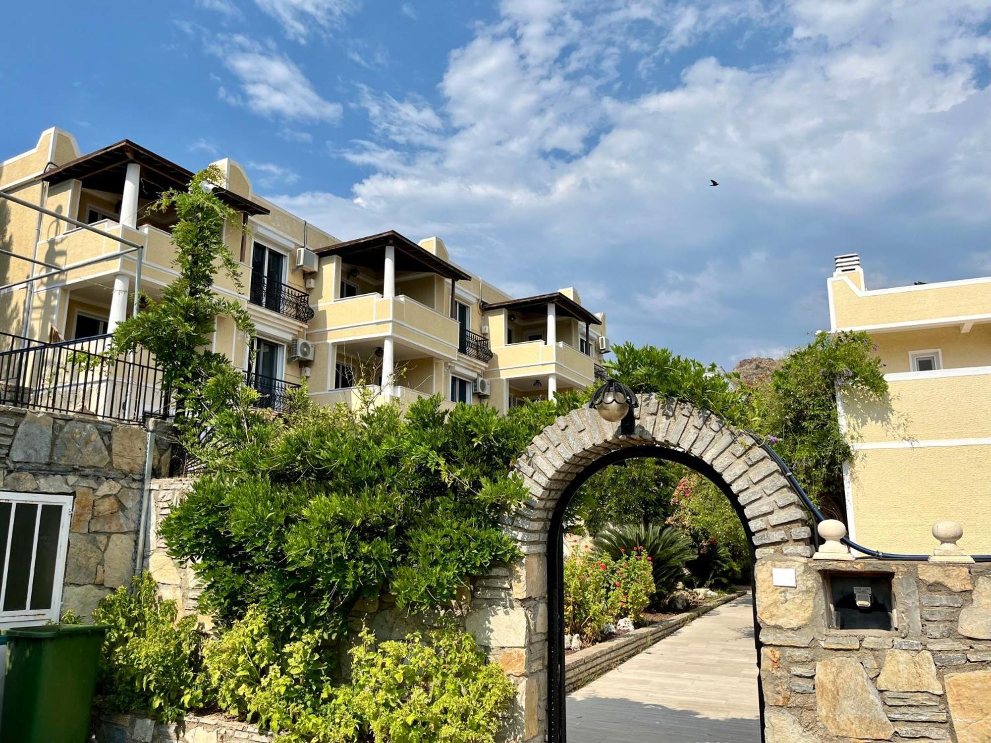 Farrys Boutique Hotel & Beach Club - 얄리카베크 외부 사진